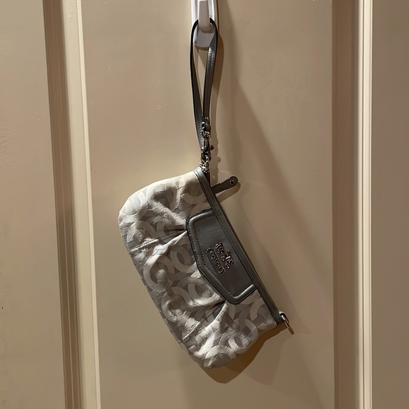 Coach wristlet - Picture 2 of 6